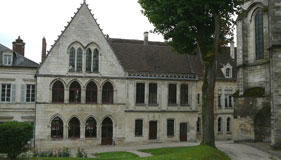 Photo de la préfecture de l'Yonne à Auxerre.